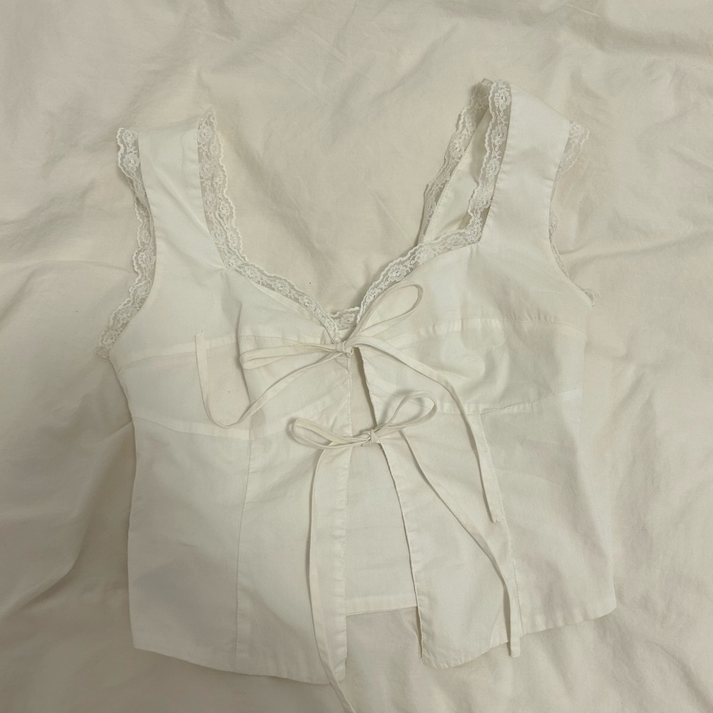 Isalis white tank